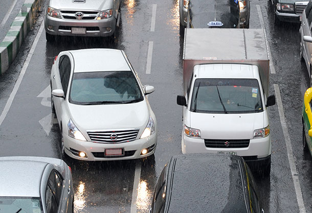 Changing Lanes Properly Road Safety UAE